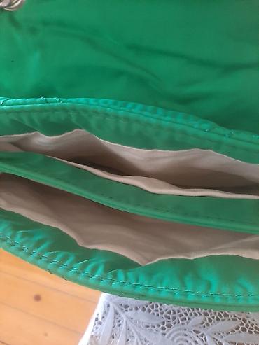 kosmetika üçün çantalar: Parlaq yaşıl rəngli, iri ölçülü quilted (romblı tikiş) qadın çantası — 2