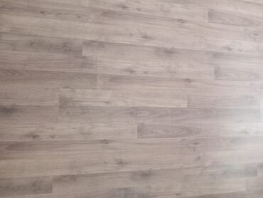 Laminat parket yeni kimidir.1 kv 7 azn.Umumi 57 kvdır.Unvandan götürə