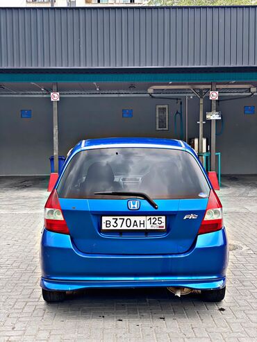 самая дорогая машина в кыргызстане: Honda Fit: 2003 г., 1.3 л, Вариатор, Бензин, Хэтчбэк