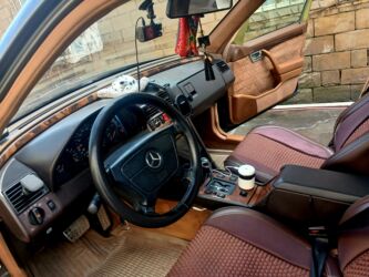 Mercedes-Benz: Mercedes-Benz 220: 2.2 l | 1993 il Sedan — 2