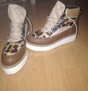 Ženske zimske patike/gležnjače sa platformom i animal print detaljima na lalafo.rs Ženske zimske patike/gležnjače sa platformom i animal print detaljima