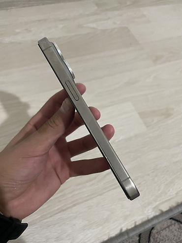 iphone cr: IPhone 15 Pro, 6.1" - Цвет: тёмный (виден в чёрном бампере/чехле). - — 8