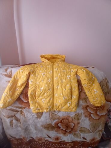 uniqlo куртка кокон: Куртка деми,тонкая для девочек. размер, качество указано на фото, цвет
