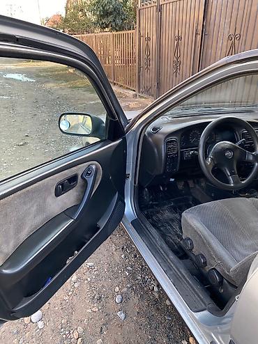 Nissan: Nissan Primera: 1993 г., 2 л, Механика, Бензин, Хэтчбэк — 7
