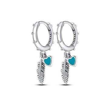 Minđuše: Pandora minđuše
Dobija se u kutijici
Cena:2000din — 8