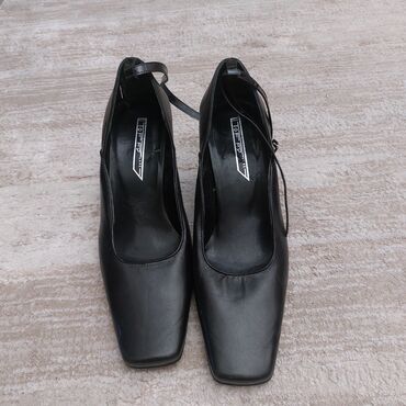 женские черные кожаные туфли: Туфли 36, цвет - Черный