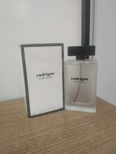 Ətriyyat: Əsas Qadın ətri. La parretta Rodrigos Pure Musk. Ətir ekzotik kaşmer