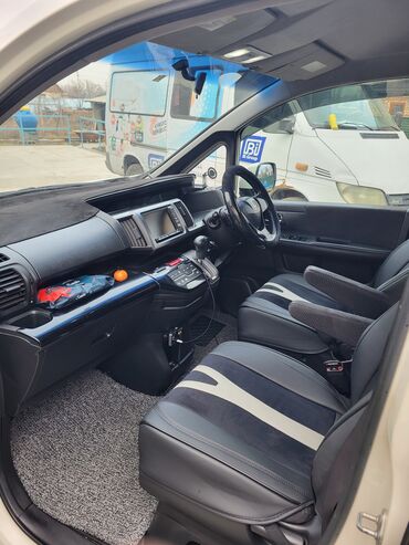 Honda: Honda Stepwgn: 2010 г., 2 л, Автомат, Бензин, Минивэн — 8