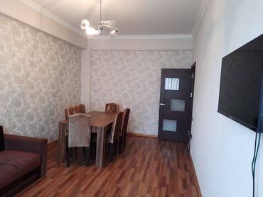 Uzunmüddətli kirayə mənzillər: Kirayə verilir. Ev kristal 1-in girişində yerləşir .Bütün əşyaları — 19