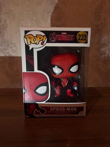 Oyuncaqlar: Avengers seriyasından olan Spider-Man Funko Pop vinil fiquru. Qutusu