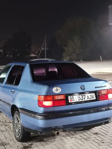 жук авто: Volkswagen Vento: 1993 г., 1.8 л, Механика, Бензин, Седан