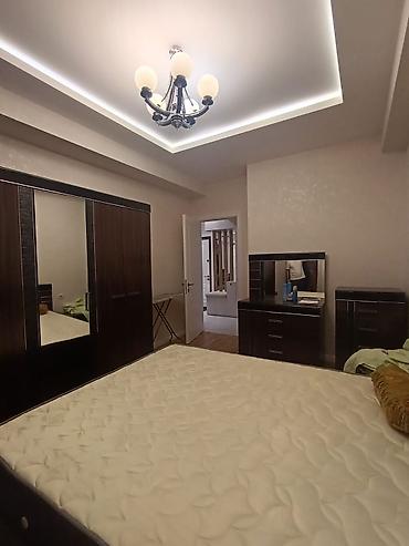 kirayə ev 2024: Mənzildə geniş studio tipli zal-mətbəx Neftciler Ⓜ️su,metroya 3 deg — 5