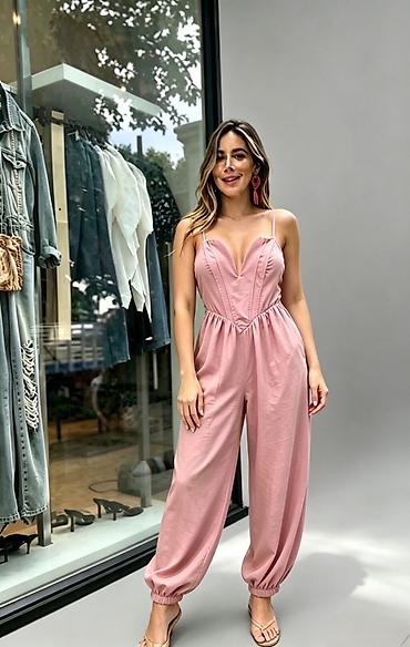 torba balmain: Ženski letnji kombinezon sa tankim bretelama
2600
Din 
S M L — 1