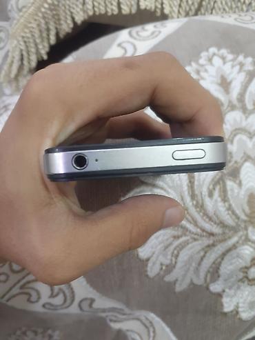 ayfon s 4: IPhone 4, Qara — 4