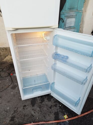 Холодильник Beko, Б/у, Двухкамерный, 160 *