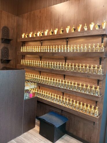 Парфюмерия: Представлена обширная коллекция прямоугольных флаконов для парфюмерии — 1