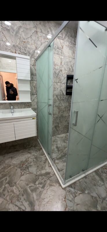 Yeni tikili: Satılır: geniş daxili planlı, işıqlı mənzil/ev Xüsusiyyətlər: - Geniş — 5