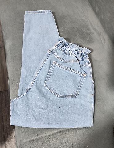 pantalone s: Ženske farmerke – svetloplavi teksas, visok struk “paper bag” Velicina — 3