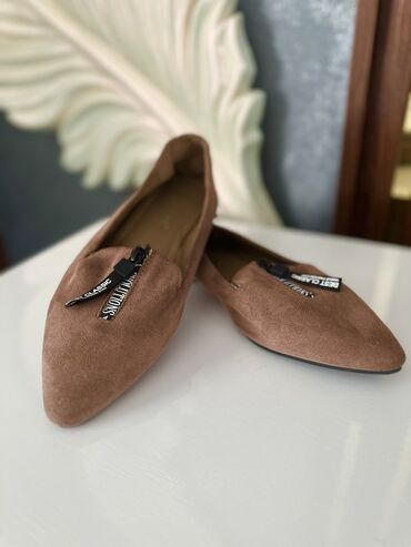 Другая женская обувь: Новое 
Покупали дорого 
Отдам за 450