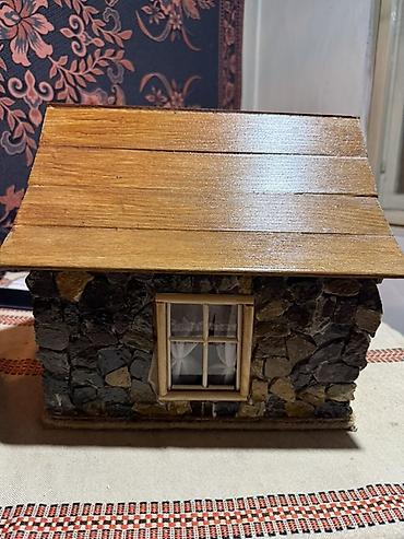 Figurice i makete: Ručno rađena maketa kamene kućice sa dvorištem - Detaljna maketa kuće — 1