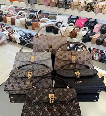 svecani nakit: GUESS torbe – elegantne ženske torbice sa monogram printom - Model — 1