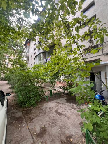 квартира в аренду в оше: 2 бөлмө, 46 кв. м, Жеке план, 2 кабат, Эски ремонт