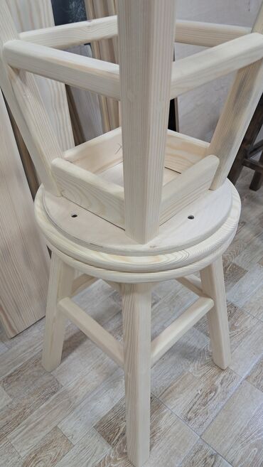 Taburetlər: Taxta taburetlər. Xüsusi zövq və keyfiyyətdə yıgılır. Əl işidir. Yük — 6