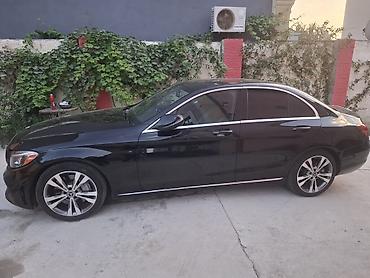 Mercedes-Benz: Mercedes‑Benz C‑Class sedan – qara rəng, AMG üslublu xarici paketli — 3