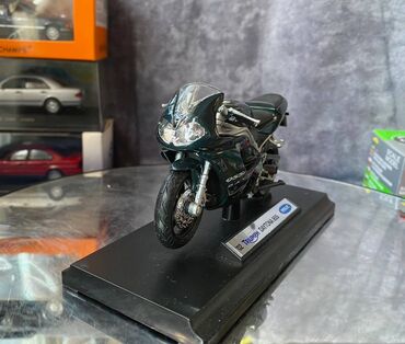 Avtomobil modelləri: Коллекционная модель Triumph Daytona 955i dark Green 1997 Welly Scale — 6