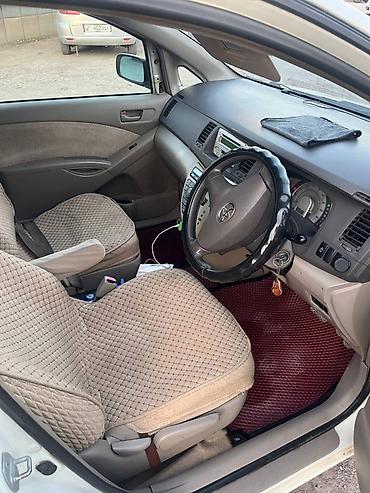 Продажа авто: Toyota Isis: 2004 г., 1.8 л, Автомат, Бензин, Минивэн — 5