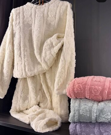 Ostalo: Nove pidzame deblje do xl broja. 2300 dinara.poručivanje u inbox — 22