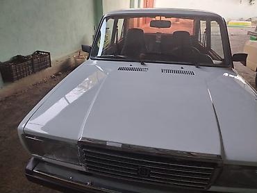 disk ve tekerler type 1: VAZ 2107 sedan – klassik arxaötürücülü model. - Kuzov: ağ rəng, xrom — 2