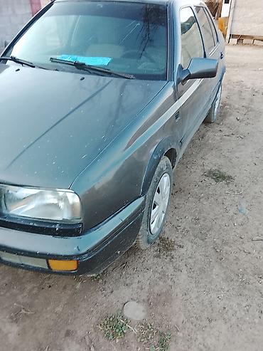 Volkswagen: Volkswagen Vento: 1992 г., 1.8 л, Седан — 4