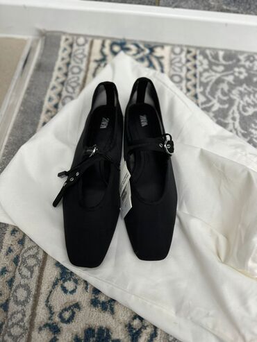 мужская одежда и обувь: Туфли 39, цвет - Черный