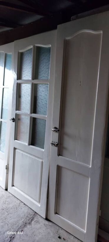 двери входная: Входная дверь, Сосна, Левостороний механизм, цвет - Белый, Б/у, 2 * Самовывоз