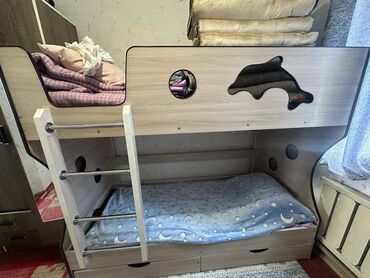 роликовые шторы на окна: Двухъярусная кровать, Б/у, Дерево, С выкатной системой