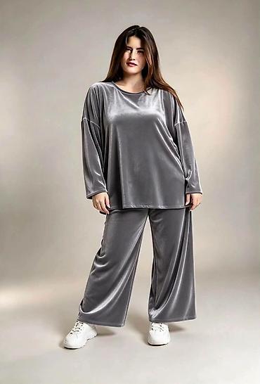 Plisani kompleti za punije dame Cena: 3500 dinara V. L xl 2xl 3xl — 1