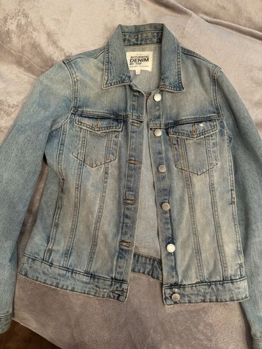 джинсовая куртка новый: Женская куртка Zara, S (EU 36), цвет - Голубой