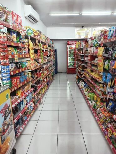 полка для хлеба в магазин: Магазин розничной торговли предлагает широкий ассортимент товаров