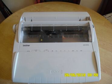 Tastature: Električna pisaća mašina Brother Ispravna. Pojedine zabice za kuciste na lalafo.rs — 14 Tastature: Električna pisaća mašina Brother Ispravna. Pojedine zabice za kuciste — 14