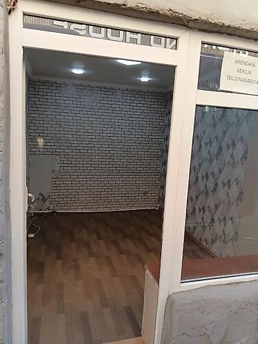 binə torpağ: Arendaya verilir – kiçik vitrinli obyekt. - Önü şüşəli, giriş qapısı — 1