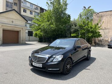 Mercedes-Benz: Mercedes-Benz E-Class: 2 l | 2010 il Sedan — 2