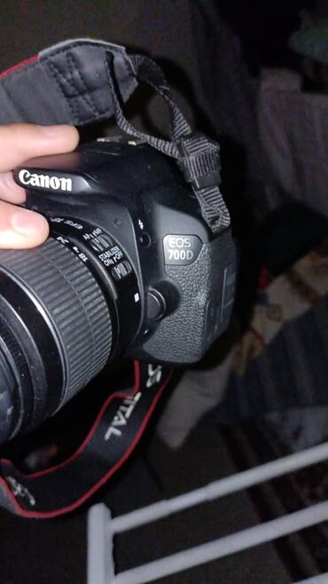 продам фотоаппарат: Продаю фотоаппарат Canon eos 700d, состояние отличное, был куплен с