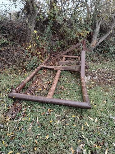 Traktorlar: T 28 butun aqreqatlari ile satilir. Tek tekde satilir Mala Lapet — 18