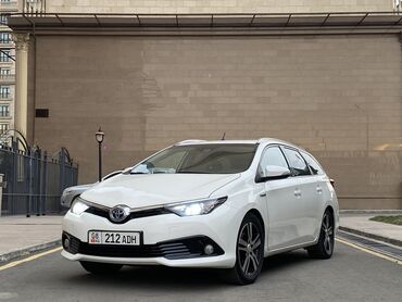 Toyota: Toyota Auris: 2017 г., 1.8 л, Типтроник, Гибрид