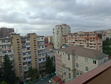 Köhnə tikili: Satılır: 3 otaqlı mənzil. Şəxsi mənzilimdir, kupça var. Bina Diaqnoz — 17