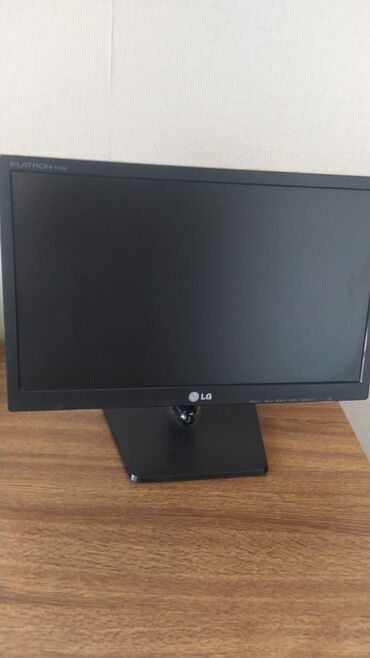 İnformatika: Masaüstü kompüter seti, siçanı yoxdur Tərkib: - LG Flatron monitor