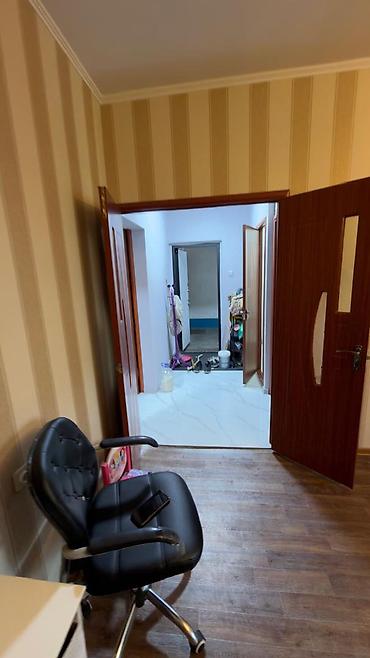 Продажа квартир: 3 комнаты, 62 м², 11 мкр 105 серия, 1 этаж — 21