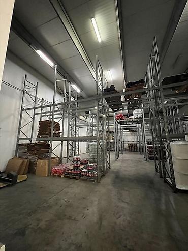 Nekretnine: Izdaje se zgrada 3200m2 . Deljiva na nezavisne celine od 200m2 na — 10