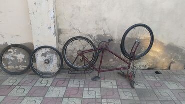 İdman velosipedləri: İşlənmiş Şose velosipedi Adidas, 26", sürətlərin sayı: 9, Ünvandan götürmə